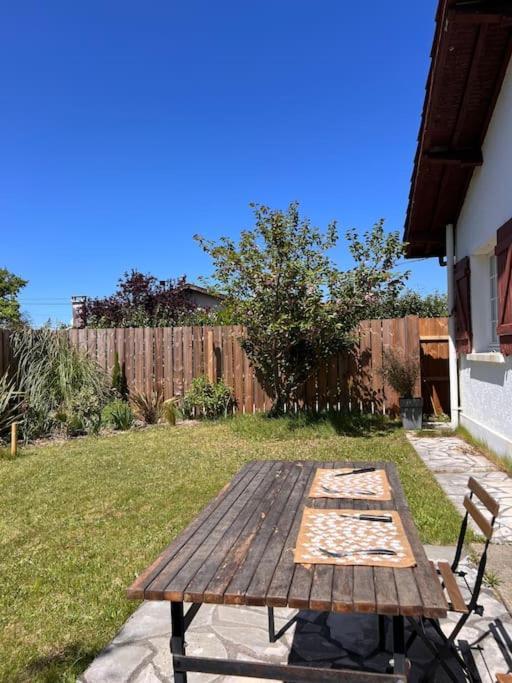 Agreable Maison Landaise Proche Du Lac Сангине Екстериор снимка
